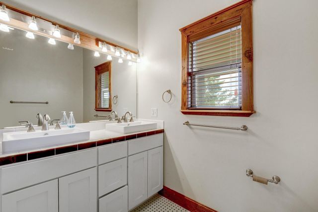 21300 Crestmont B, Spicewood, TX 78669