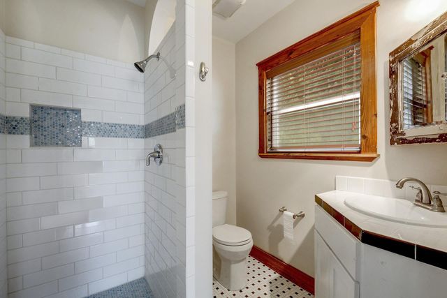 21300 Crestmont B, Spicewood, TX 78669