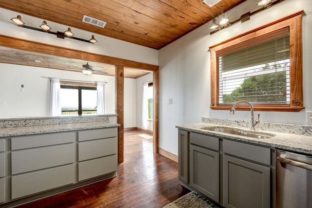 21300 Crestmont B, Spicewood, TX 78669