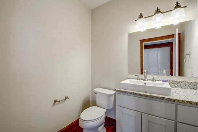 21300 Crestmont B, Spicewood, TX 78669