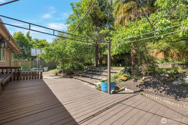 6201 47th Avenue S, Seattle, WA 98118