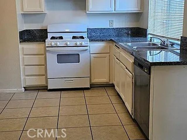 7969 Pinehurst Dr, Highland, CA 92346