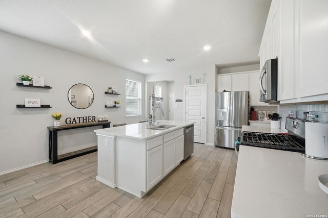 707 Blueleaf, San Antonio, TX 78245