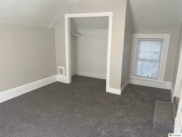 1050 S 29th Street, Omaha, NE 68105