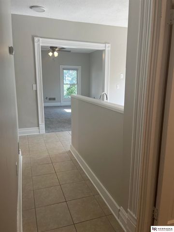 1050 S 29th Street, Omaha, NE 68105