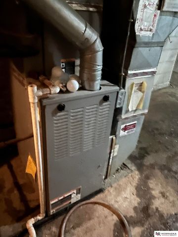 1050 S 29th Street, Omaha, NE 68105