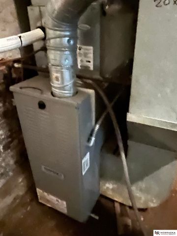 1050 S 29th Street, Omaha, NE 68105