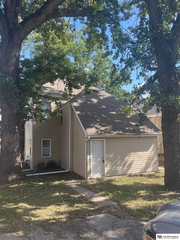 1050 S 29th Street, Omaha, NE 68105