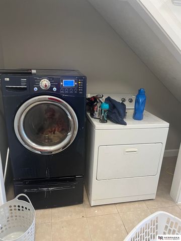 1050 S 29th Street, Omaha, NE 68105