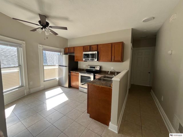 1050 S 29th Street, Omaha, NE 68105