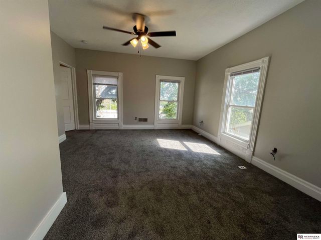 1050 S 29th Street, Omaha, NE 68105