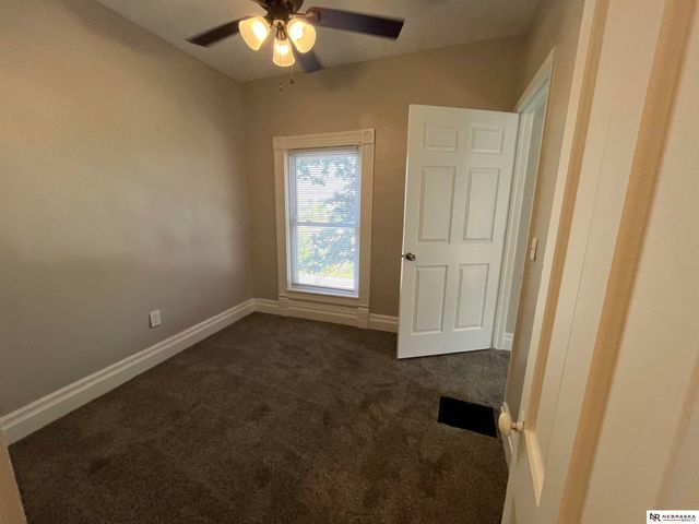 1050 S 29th Street, Omaha, NE 68105