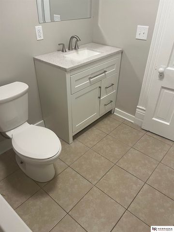 1050 S 29th Street, Omaha, NE 68105