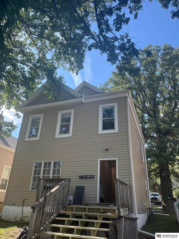 1050 S 29th Street, Omaha, NE 68105