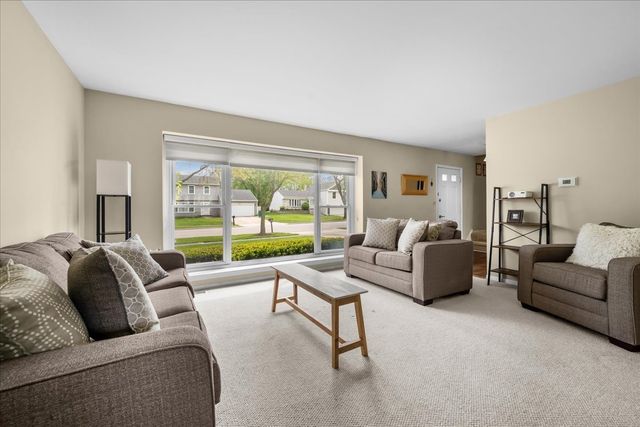 701 Thompson Boulevard, Buffalo Grove, IL 60089