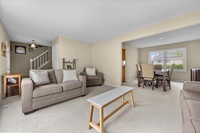 701 Thompson Boulevard, Buffalo Grove, IL 60089