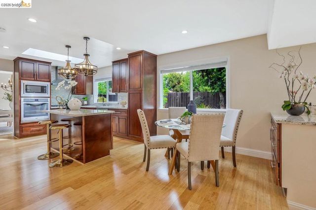 2198 La Orinda, Concord, CA 94518