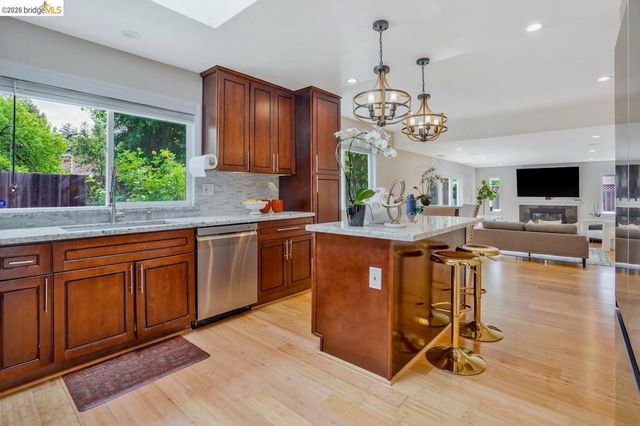 2198 La Orinda, Concord, CA 94518