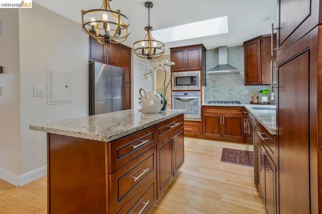 2198 La Orinda, Concord, CA 94518