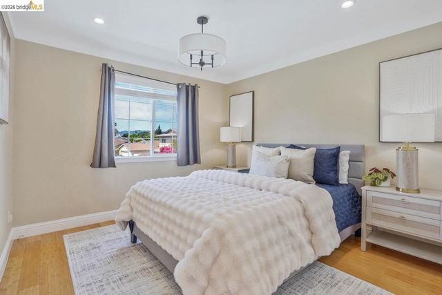 2198 La Orinda, Concord, CA 94518