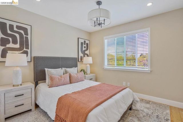2198 La Orinda, Concord, CA 94518