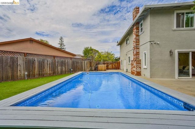 2198 La Orinda, Concord, CA 94518
