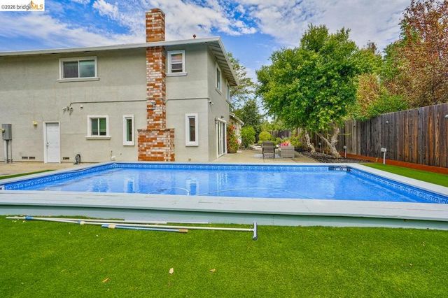 2198 La Orinda, Concord, CA 94518
