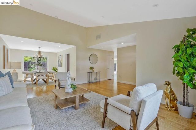 2198 La Orinda, Concord, CA 94518