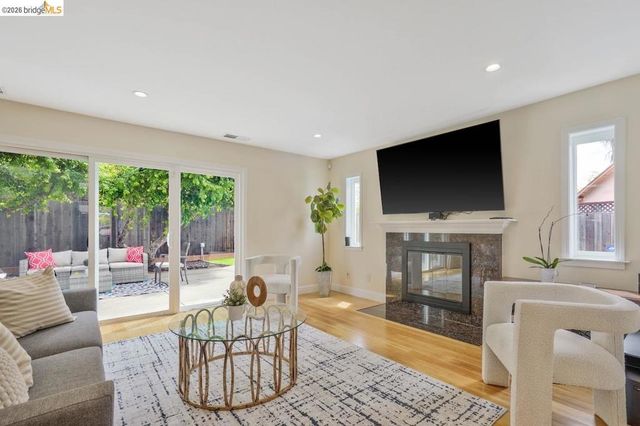2198 La Orinda, Concord, CA 94518