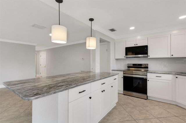 114 DOGWOOD CIRCLE 114, Seminole, FL 33777