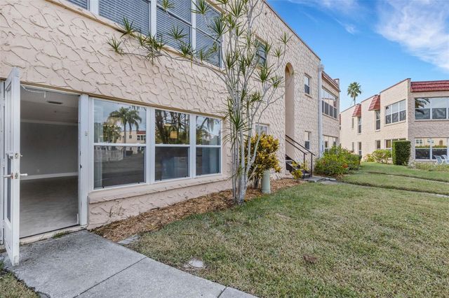 114 DOGWOOD CIRCLE 114, Seminole, FL 33777