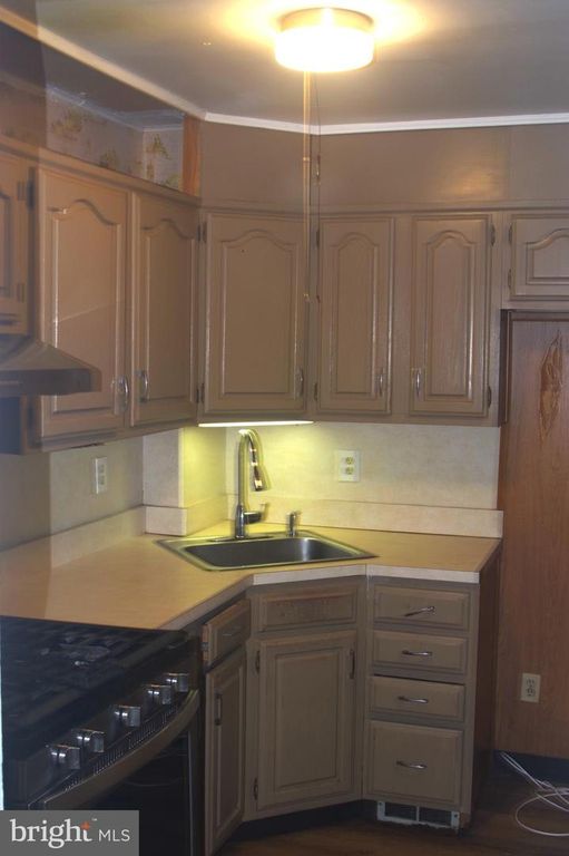 Image 3 of property listing at 3040 ASCENSION ST, Baltimore, MD 21225