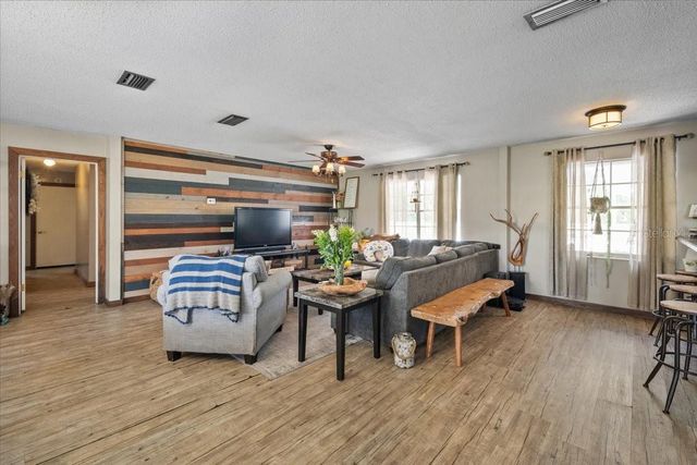 7422 S COUNTY ROAD 231, Lake Butler, FL 32054