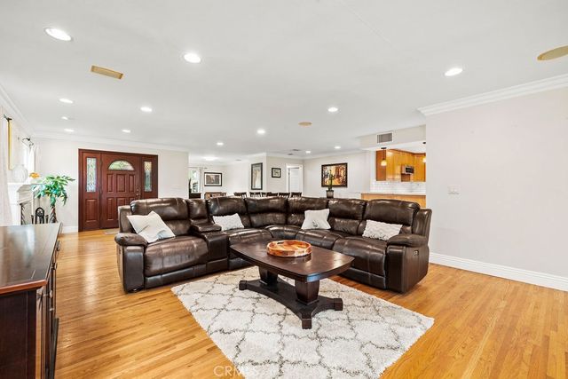 8433 California, Whittier, CA 90605