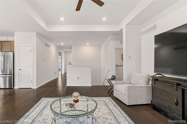 8270 Carston Lane, Brighton, MI 48116