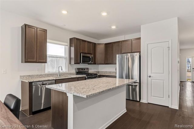 8270 Carston Lane, Brighton, MI 48116