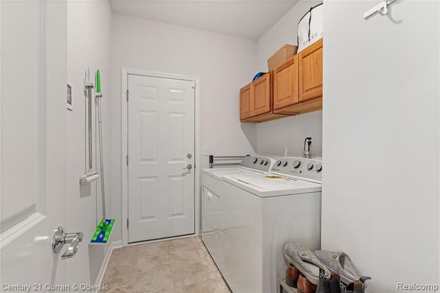 8270 Carston Lane, Brighton, MI 48116