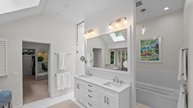 107 N Mayflower Road, Lake Forest, IL 60045