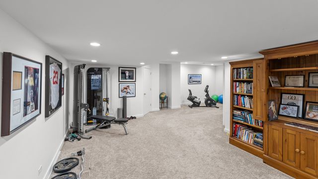 107 N Mayflower Road, Lake Forest, IL 60045