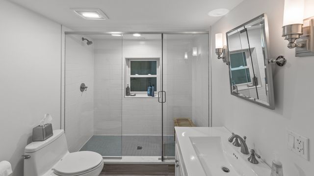 107 N Mayflower Road, Lake Forest, IL 60045