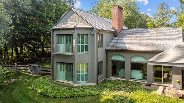 107 N Mayflower Road, Lake Forest, IL 60045