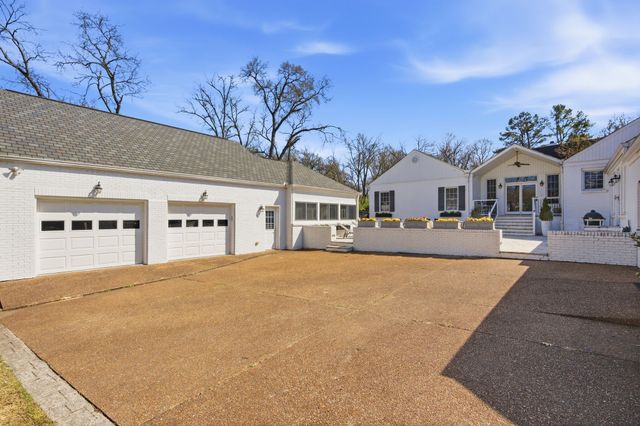 4700 Churchwood Dr, Nashville, TN 37220