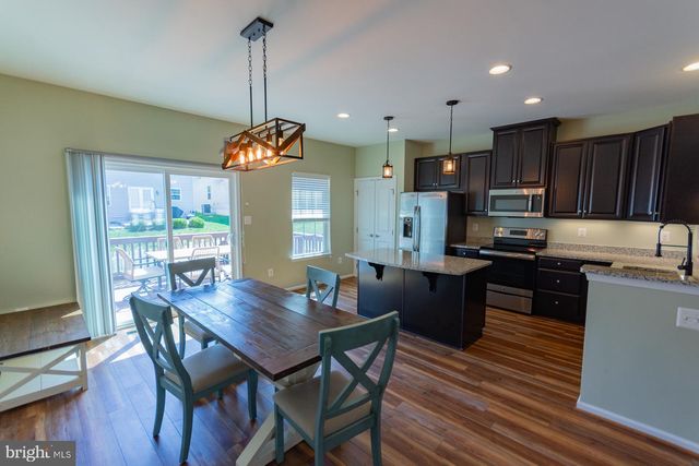 142 NORWOOD DR, Falling Waters, WV 25419