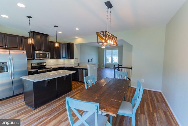 142 NORWOOD DR, Falling Waters, WV 25419