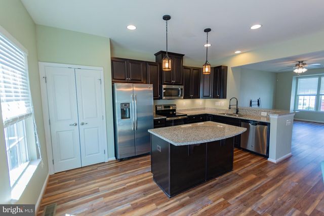 142 NORWOOD DR, Falling Waters, WV 25419