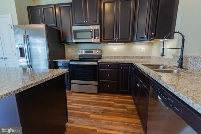 142 NORWOOD DR, Falling Waters, WV 25419