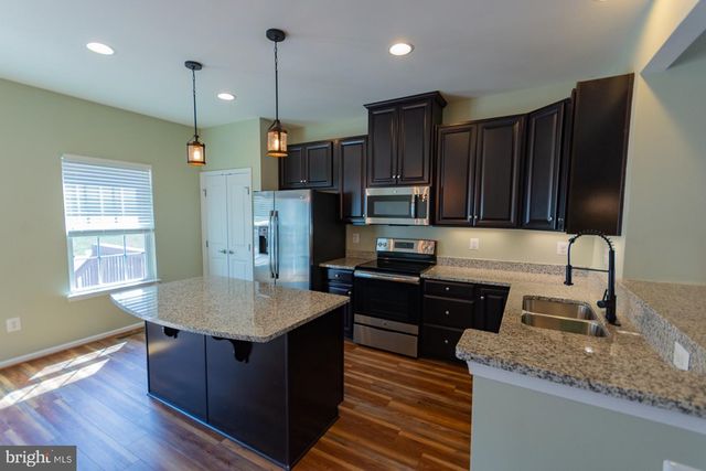 142 NORWOOD DR, Falling Waters, WV 25419