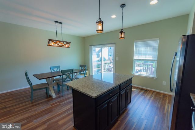 142 NORWOOD DR, Falling Waters, WV 25419