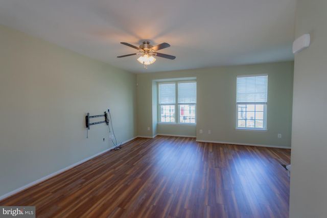 142 NORWOOD DR, Falling Waters, WV 25419