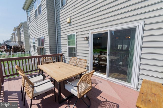 142 NORWOOD DR, Falling Waters, WV 25419